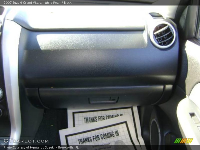 White Pearl / Black 2007 Suzuki Grand Vitara