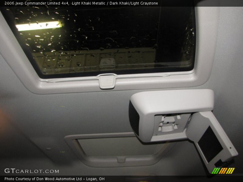 Light Khaki Metallic / Dark Khaki/Light Graystone 2006 Jeep Commander Limited 4x4