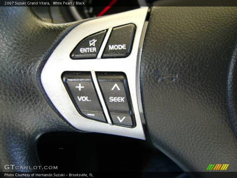 White Pearl / Black 2007 Suzuki Grand Vitara