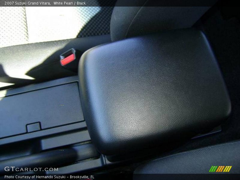White Pearl / Black 2007 Suzuki Grand Vitara