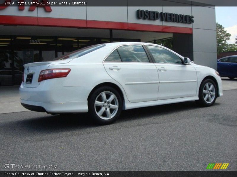 Super White / Charcoal 2009 Toyota Camry SE