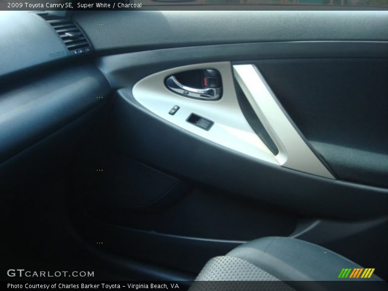 Super White / Charcoal 2009 Toyota Camry SE