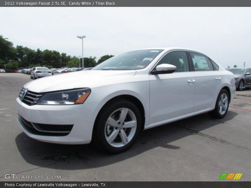 Candy White / Titan Black 2012 Volkswagen Passat 2.5L SE