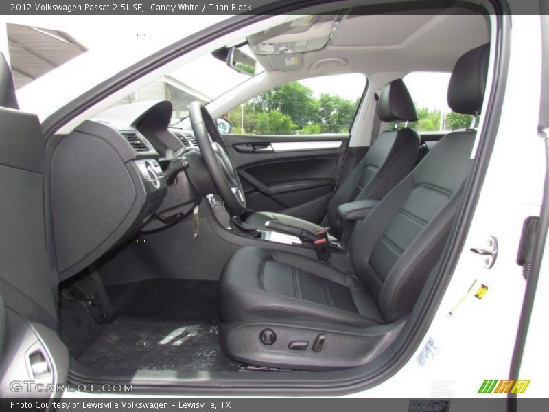 Candy White / Titan Black 2012 Volkswagen Passat 2.5L SE