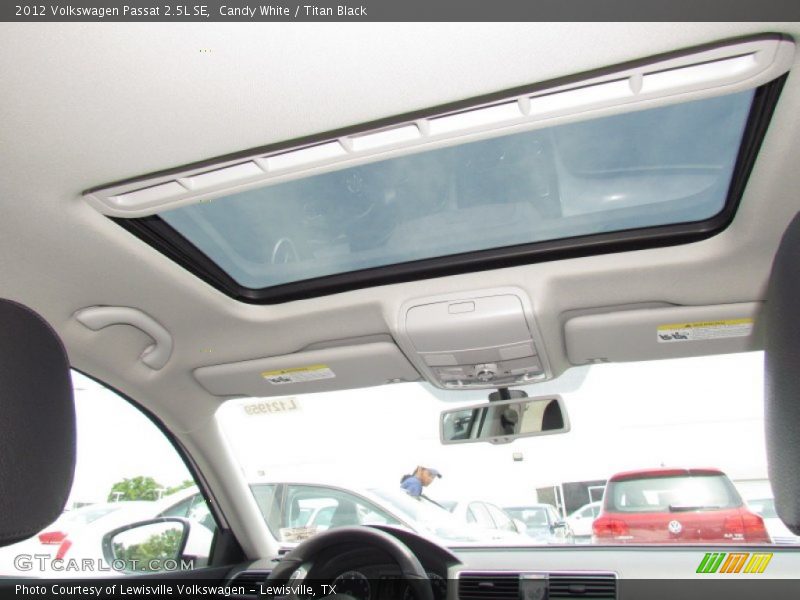 Candy White / Titan Black 2012 Volkswagen Passat 2.5L SE