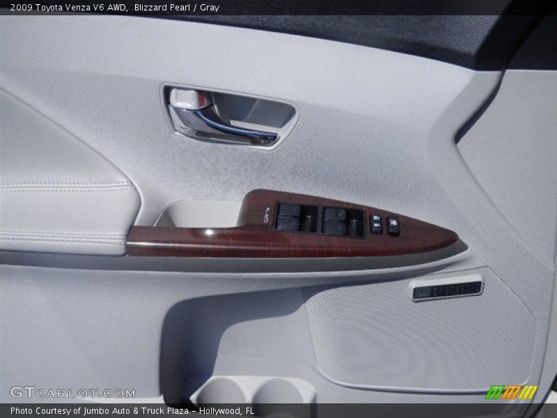 Blizzard Pearl / Gray 2009 Toyota Venza V6 AWD