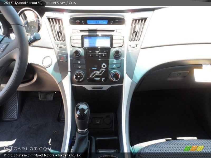 Radiant Silver / Gray 2013 Hyundai Sonata SE