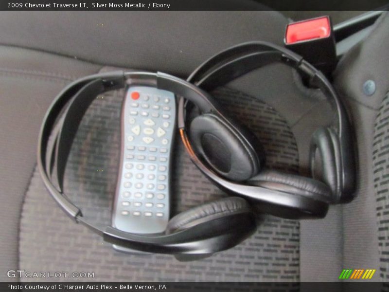 Silver Moss Metallic / Ebony 2009 Chevrolet Traverse LT