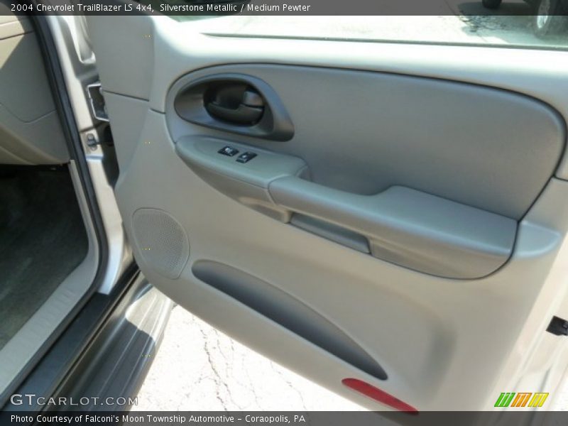 Silverstone Metallic / Medium Pewter 2004 Chevrolet TrailBlazer LS 4x4