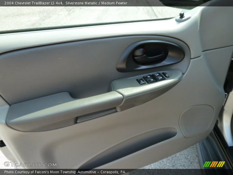 Silverstone Metallic / Medium Pewter 2004 Chevrolet TrailBlazer LS 4x4