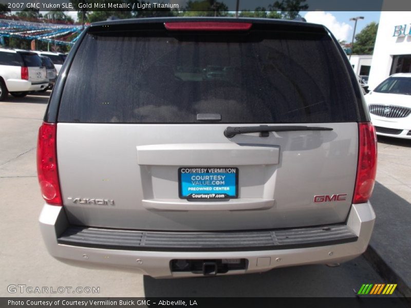 Gold Mist Metallic / Light Titanium 2007 GMC Yukon SLE