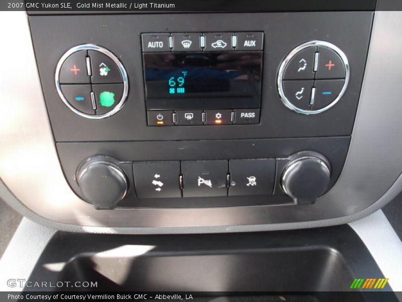 Gold Mist Metallic / Light Titanium 2007 GMC Yukon SLE