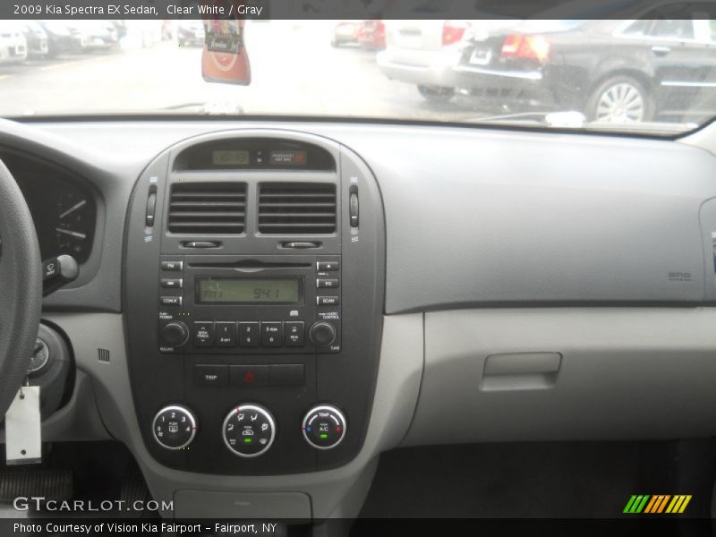 Clear White / Gray 2009 Kia Spectra EX Sedan