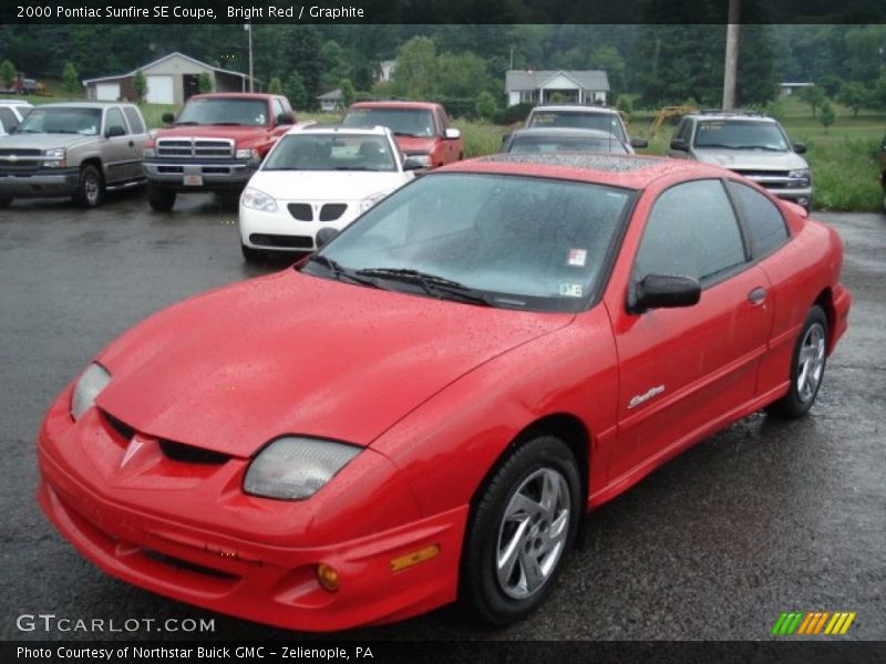 Bright Red / Graphite 2000 Pontiac Sunfire SE Coupe