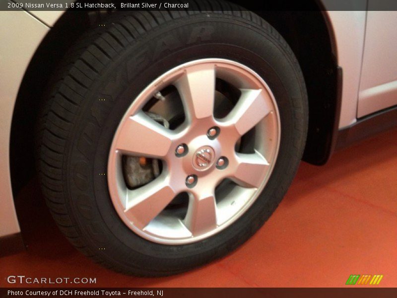 Brillant Silver / Charcoal 2009 Nissan Versa 1.8 SL Hatchback
