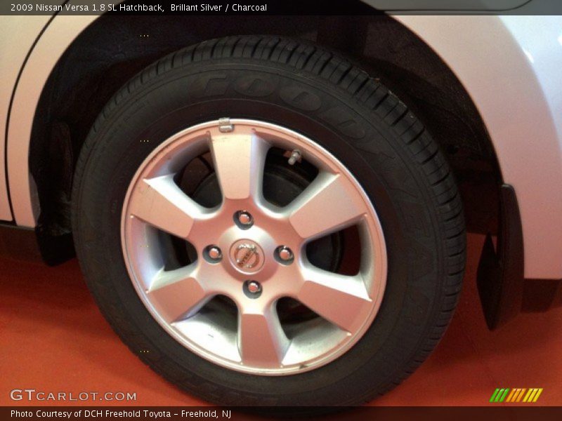 Brillant Silver / Charcoal 2009 Nissan Versa 1.8 SL Hatchback