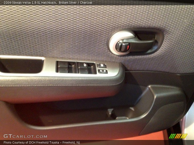 Brillant Silver / Charcoal 2009 Nissan Versa 1.8 SL Hatchback