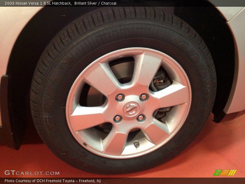 Brillant Silver / Charcoal 2009 Nissan Versa 1.8 SL Hatchback