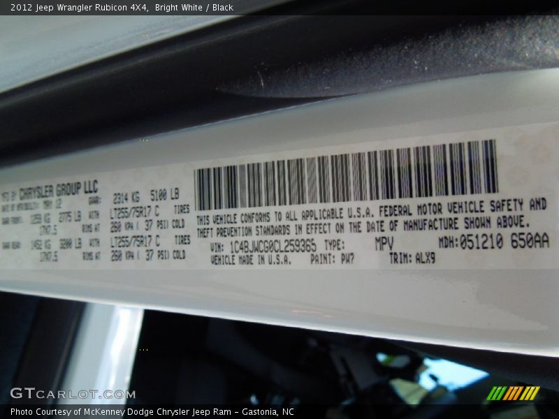 Bright White / Black 2012 Jeep Wrangler Rubicon 4X4