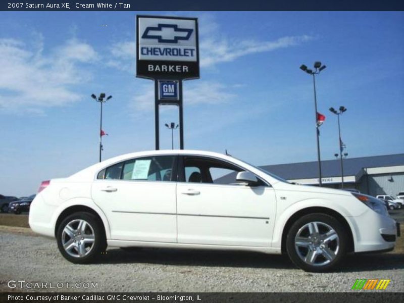 Cream White / Tan 2007 Saturn Aura XE