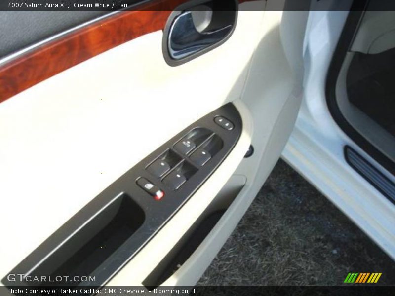 Cream White / Tan 2007 Saturn Aura XE