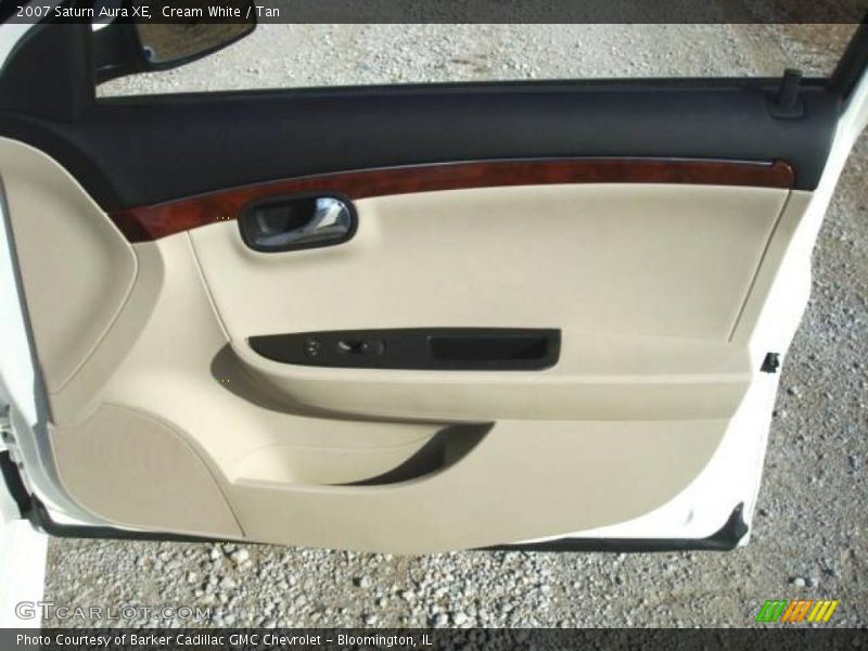 Cream White / Tan 2007 Saturn Aura XE