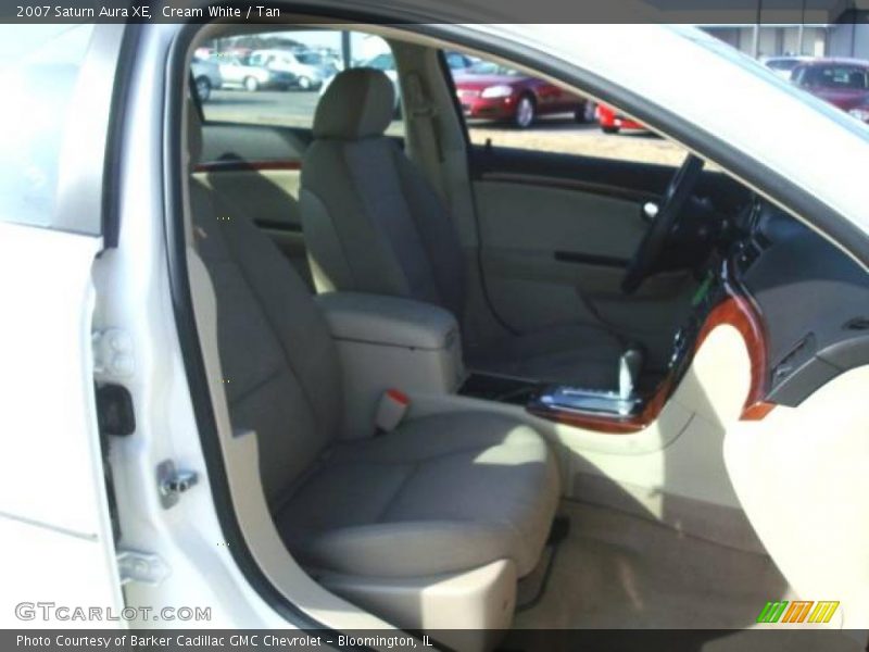 Cream White / Tan 2007 Saturn Aura XE