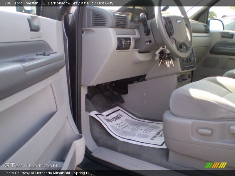 Dark Shadow Grey Metallic / Flint Grey 2005 Ford Freestar SES