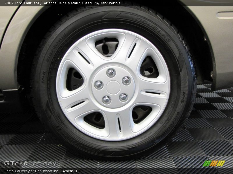 Arizona Beige Metallic / Medium/Dark Pebble 2007 Ford Taurus SE