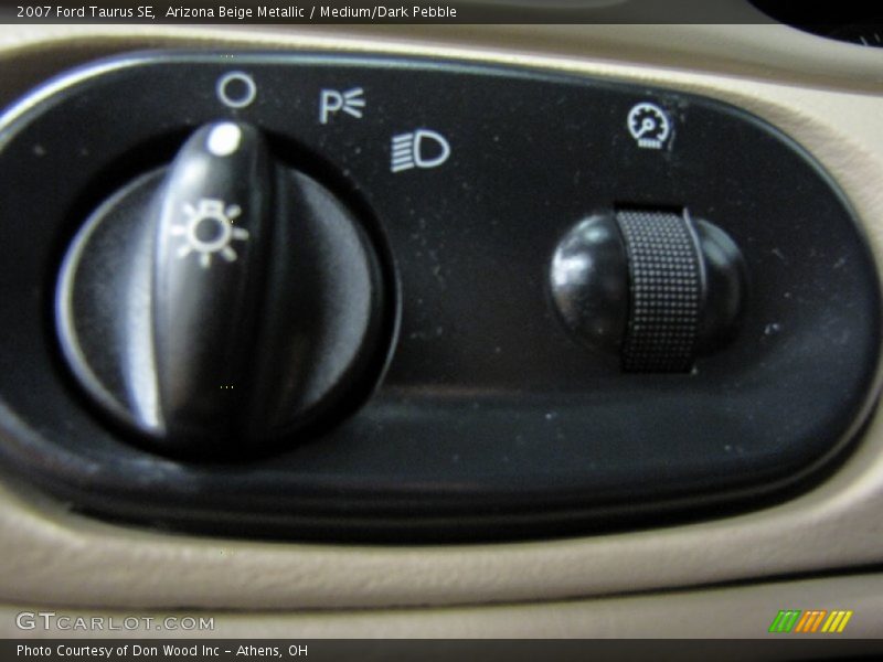 Arizona Beige Metallic / Medium/Dark Pebble 2007 Ford Taurus SE