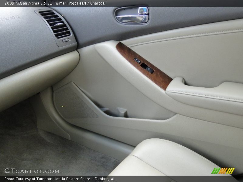 Winter Frost Pearl / Charcoal 2009 Nissan Altima 3.5 SE
