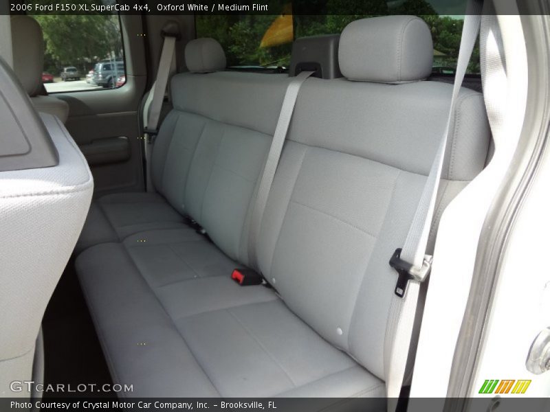 Oxford White / Medium Flint 2006 Ford F150 XL SuperCab 4x4