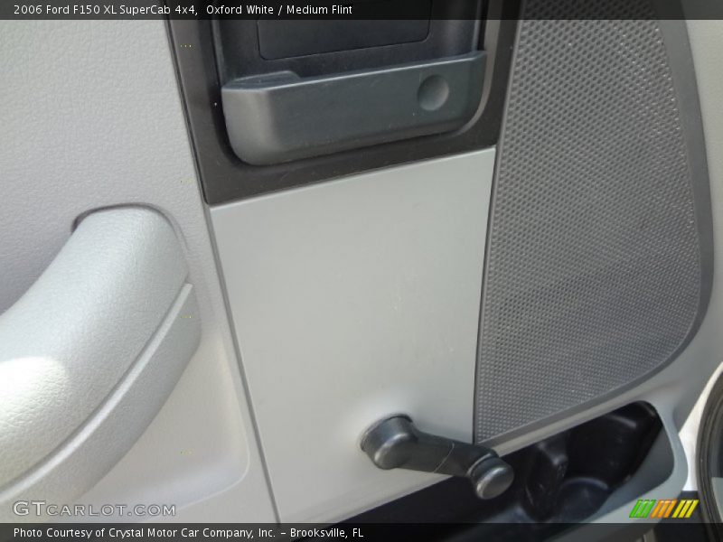 Oxford White / Medium Flint 2006 Ford F150 XL SuperCab 4x4