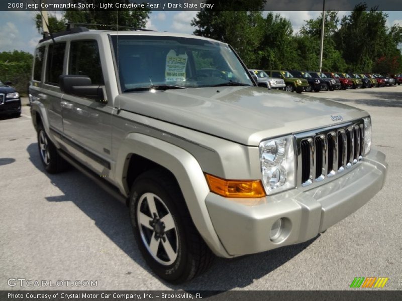 Front 3/4 View of 2008 Commander Sport