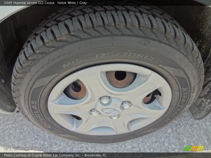 Noble White / Gray 2005 Hyundai Accent GLS Coupe