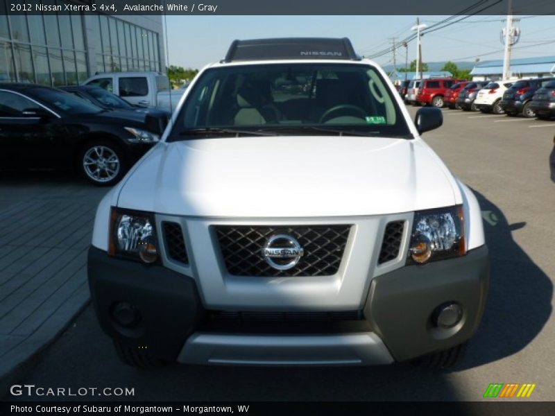 Avalanche White / Gray 2012 Nissan Xterra S 4x4