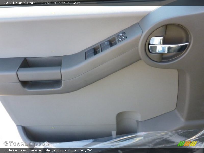 Avalanche White / Gray 2012 Nissan Xterra S 4x4