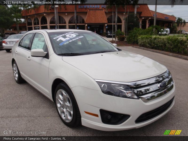 Front 3/4 View of 2011 Fusion SE