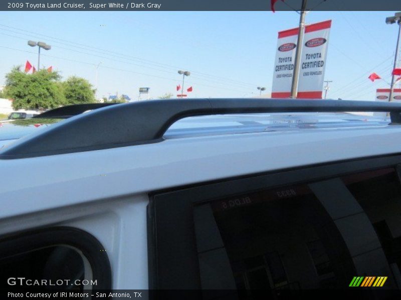Super White / Dark Gray 2009 Toyota Land Cruiser
