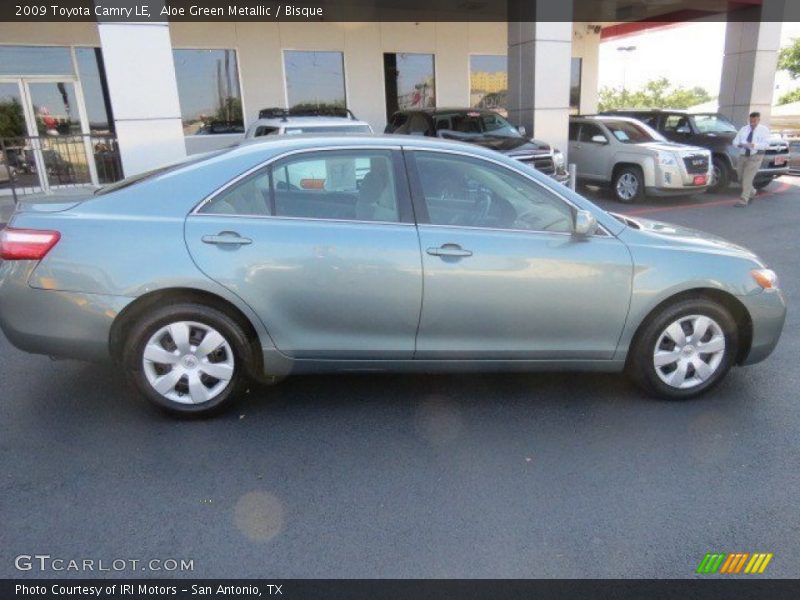 Aloe Green Metallic / Bisque 2009 Toyota Camry LE
