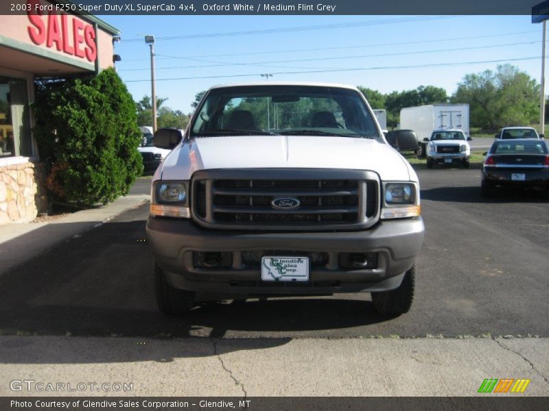 Oxford White / Medium Flint Grey 2003 Ford F250 Super Duty XL SuperCab 4x4