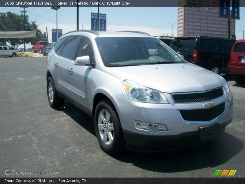 Silver Ice Metallic / Dark Gray/Light Gray 2009 Chevrolet Traverse LT
