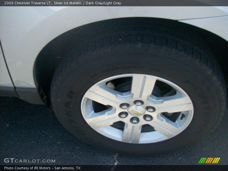 Silver Ice Metallic / Dark Gray/Light Gray 2009 Chevrolet Traverse LT