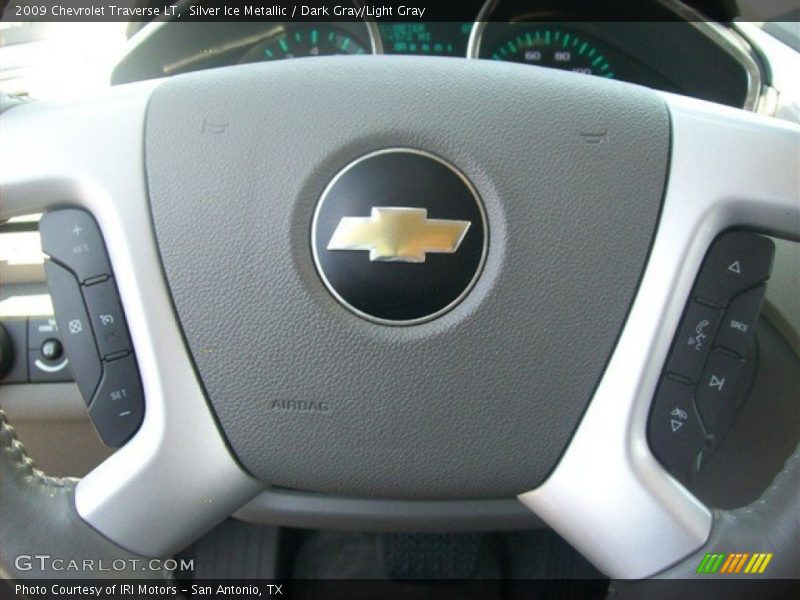 Silver Ice Metallic / Dark Gray/Light Gray 2009 Chevrolet Traverse LT