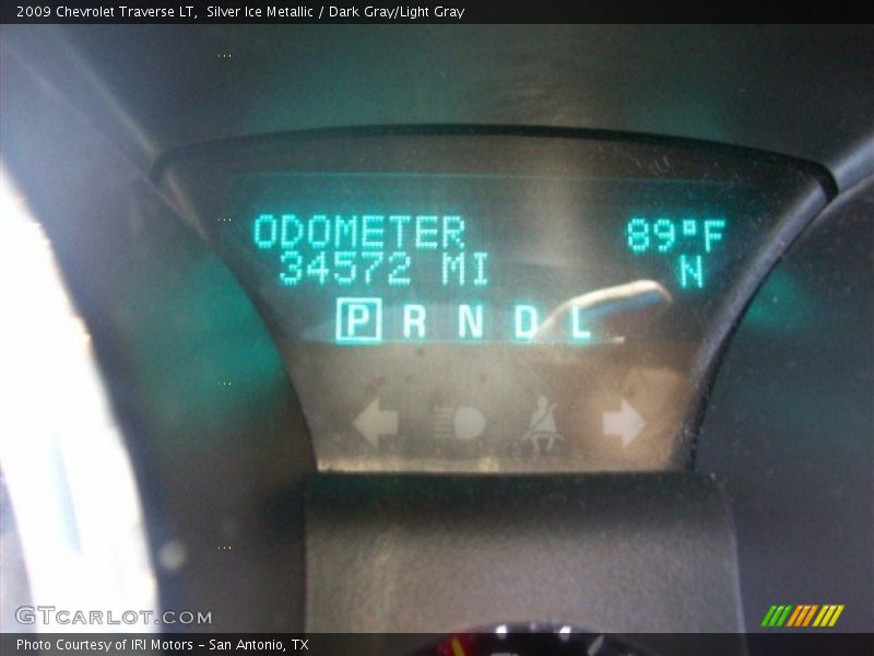 Silver Ice Metallic / Dark Gray/Light Gray 2009 Chevrolet Traverse LT