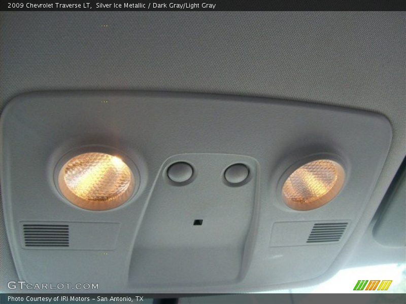 Silver Ice Metallic / Dark Gray/Light Gray 2009 Chevrolet Traverse LT