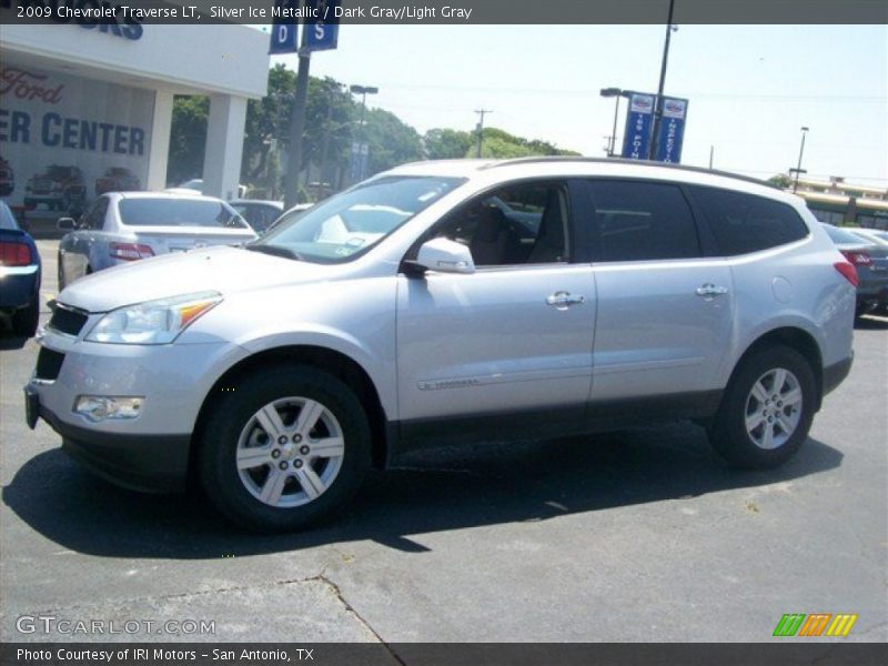 Silver Ice Metallic / Dark Gray/Light Gray 2009 Chevrolet Traverse LT