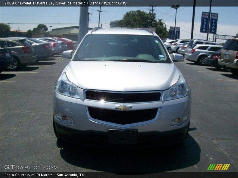 Silver Ice Metallic / Dark Gray/Light Gray 2009 Chevrolet Traverse LT