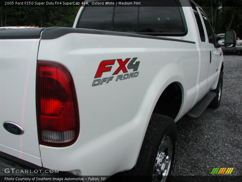 Oxford White / Medium Flint 2005 Ford F350 Super Duty FX4 SuperCab 4x4