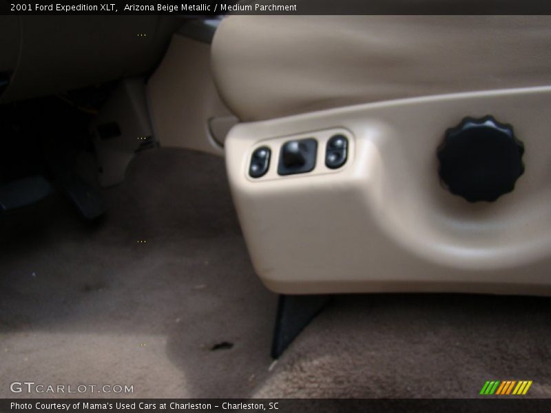 Arizona Beige Metallic / Medium Parchment 2001 Ford Expedition XLT